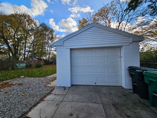 Building Photo - 1162 Main Ave