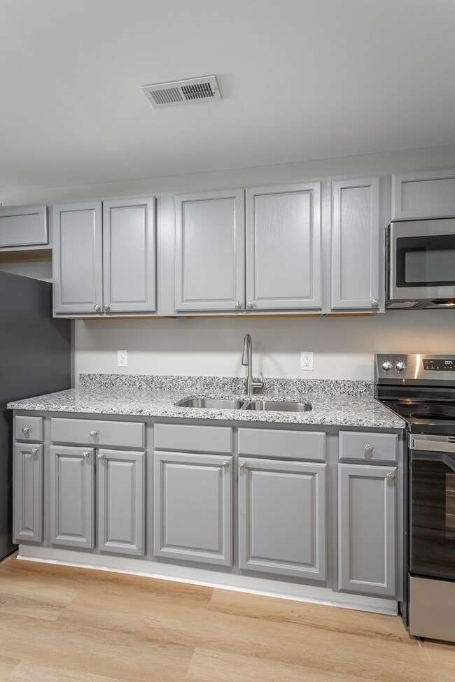 Building Photo - 2703 E 25th St