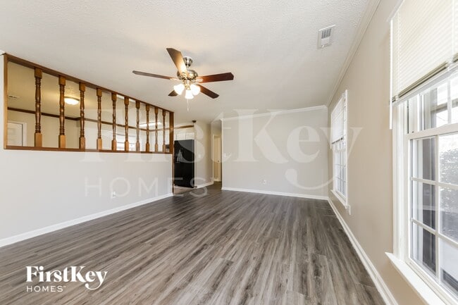 Building Photo - 2016 Claxton Dr SW