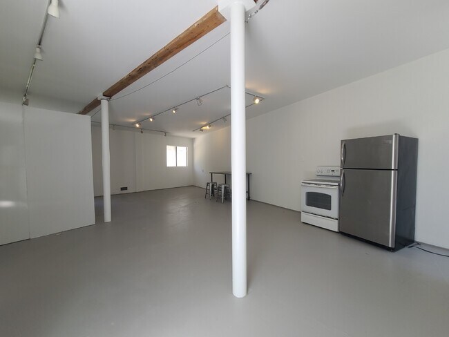 Building Photo - 2444 2nd St