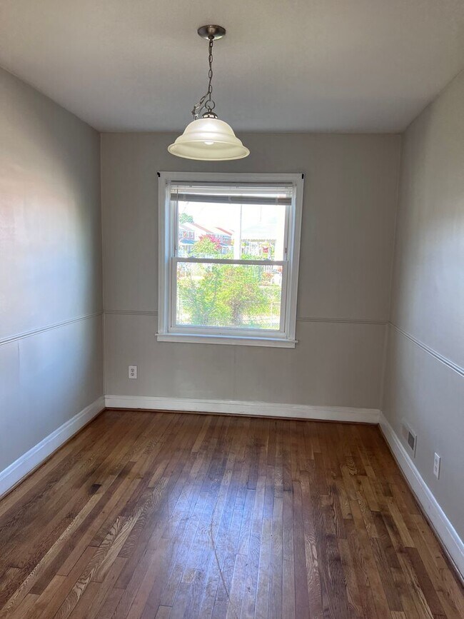 Foto del edificio - Charming 3Bed/1Bath in Essex