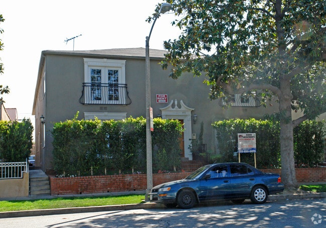 Building Photo - 432 S Doheny Dr