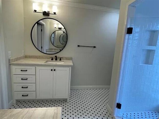 Building Photo - Welcoming Home