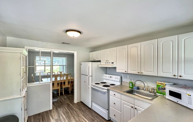 Foto del edificio - 12866 Campbell Ln