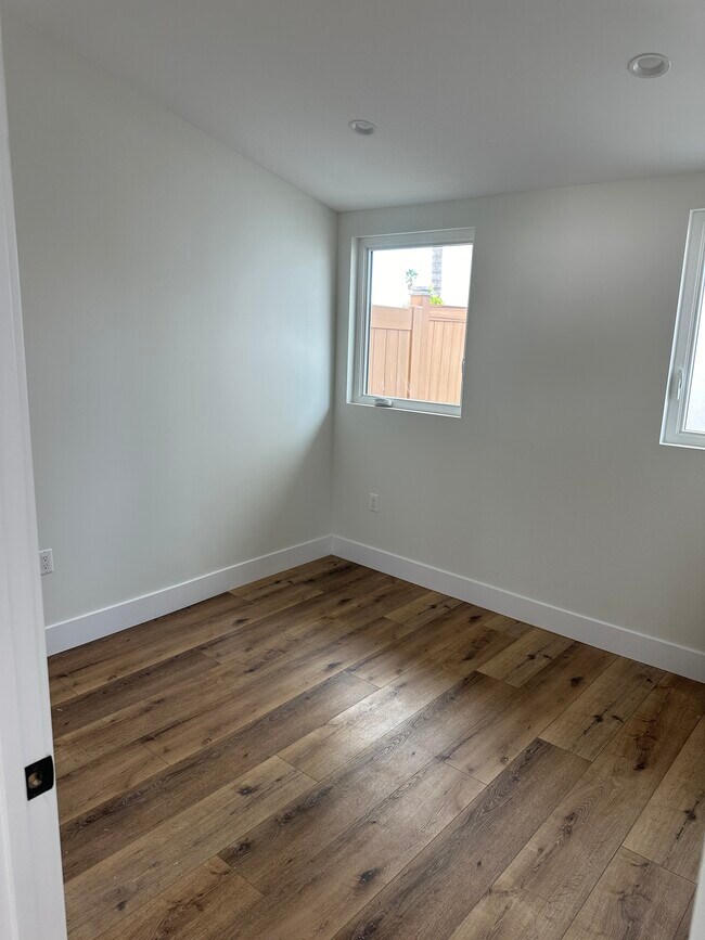 Foto del edificio - 5561 Mason Ave