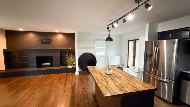 Foto del edificio - 5002 Woodson Rd