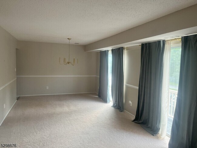 Foto del edificio - 14 Woods Edge Dr