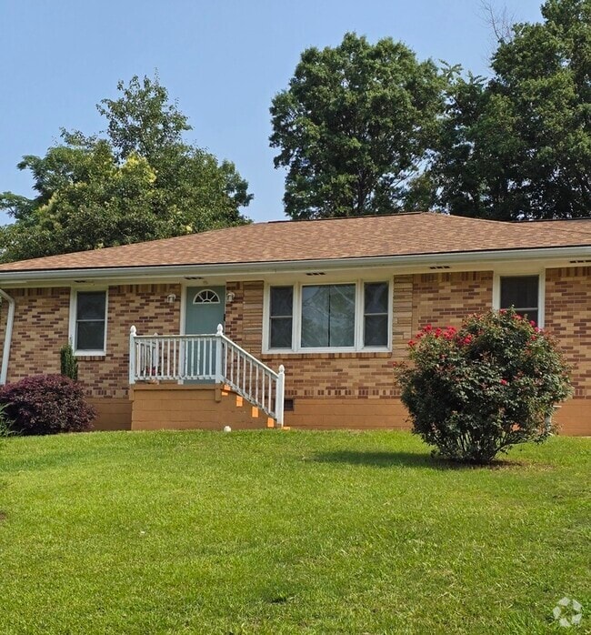 Building Photo - 2142 Brannen Rd SE