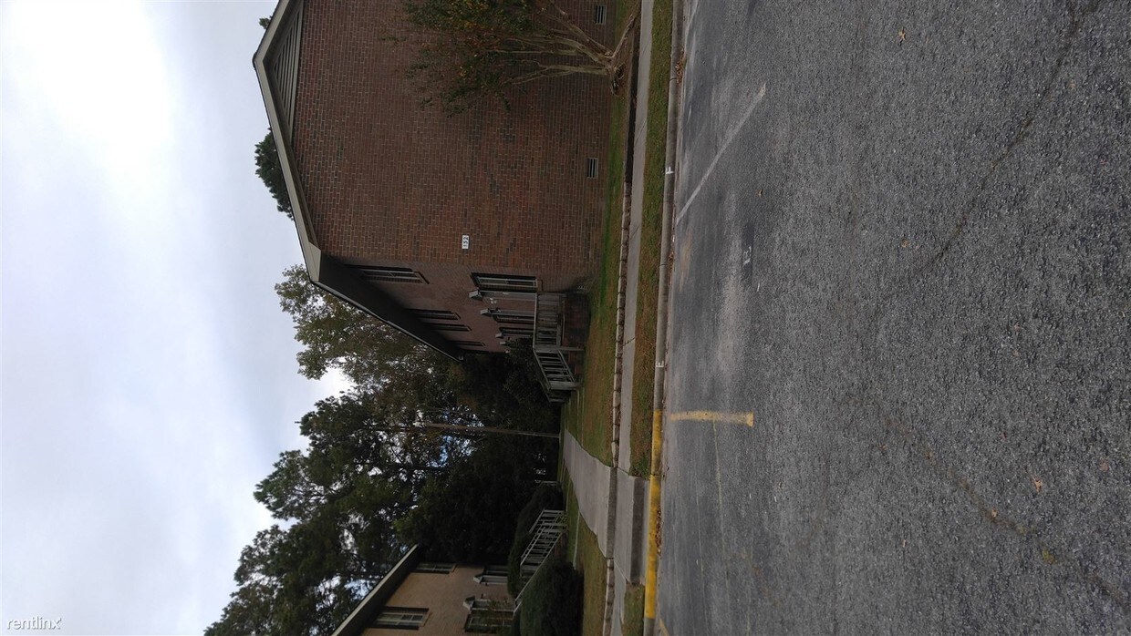 2 br, 1.5 bath - 132 Oakmont Dr Apt F - 2 br, 1.5 bath  - 132 Oakmont Dr Apt F