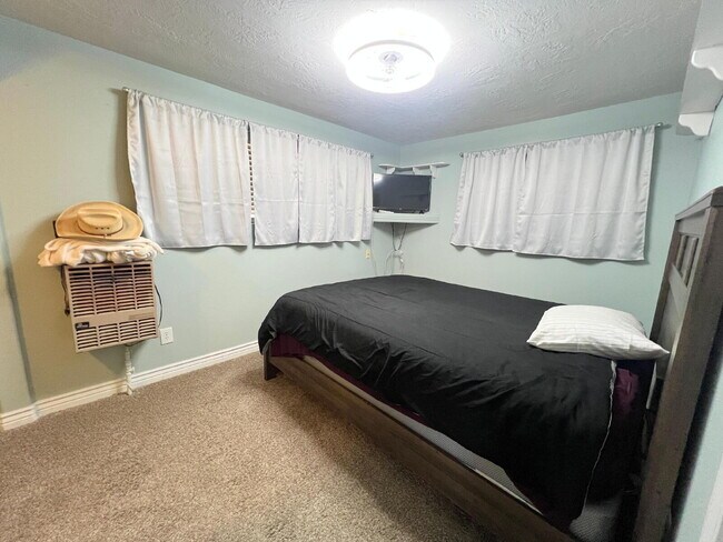 Foto del edificio - Pets Welcome- Charming 2-Bedroom Home with Fenced Yard in Roosevelt