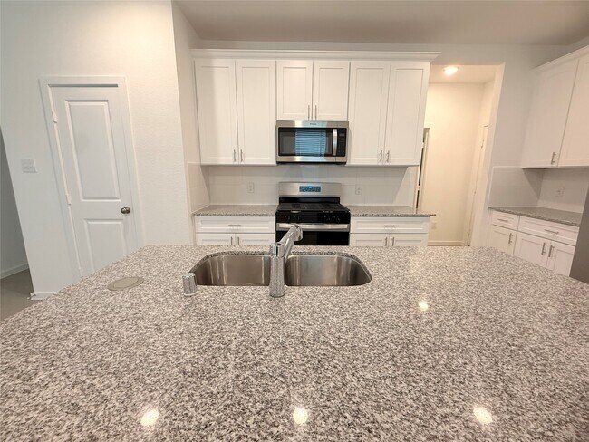 Foto del edificio - 24657 Monarch Forest Dr