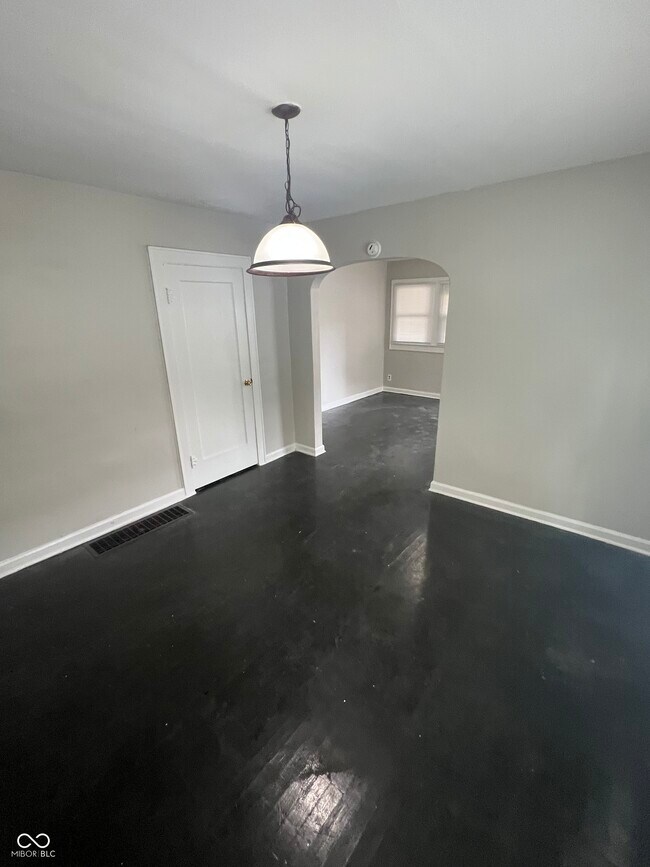 Foto del edificio - 854 N Bradley Ave