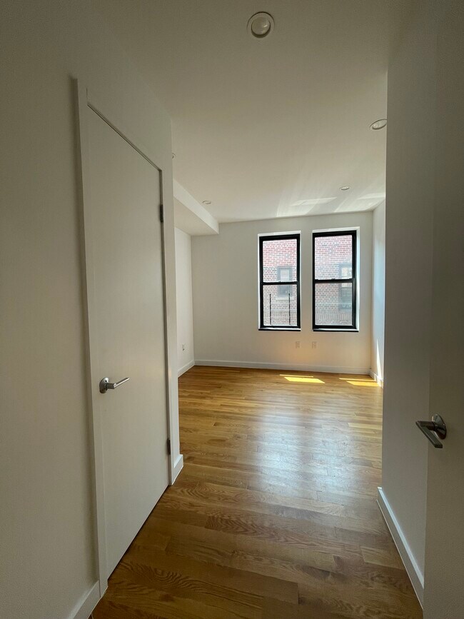 3971 Gouverneur Ave Unit 4EE, The Bronx, NY 10463 Room for Rent in