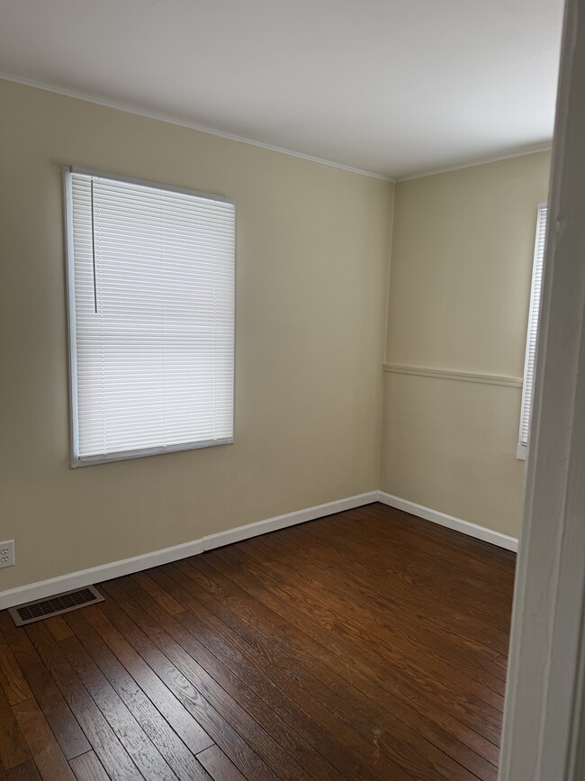 Building Photo - 903 Grandview Ave