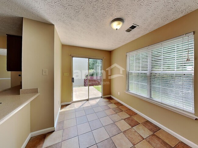 Foto del edificio - 3817 Majestic Ln SW
