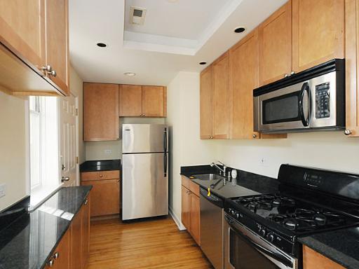 Building Photo - 1346 W Estes Ave