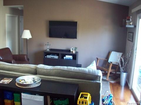 Foto del edificio - 392 Pinewood Dr