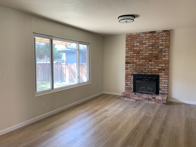 Foto del edificio - 3007 Lillard Dr