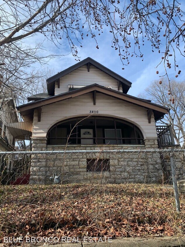 Foto principal - 4 br, 1 bath House - 3800 Chestnut Ave