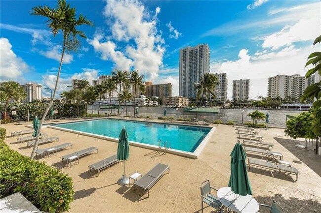 Foto del edificio - 800 Parkview Dr