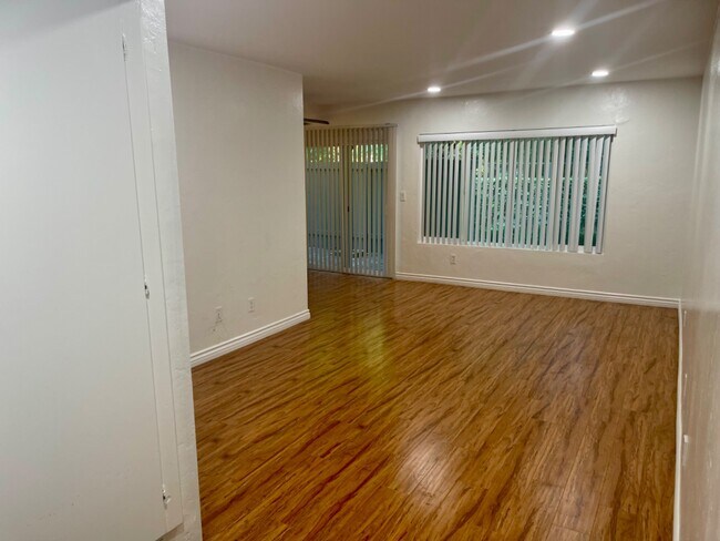 Foto del edificio - 1400-1480 W Lambert Rd