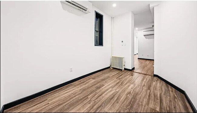 Building Photo - 439 W 46th St