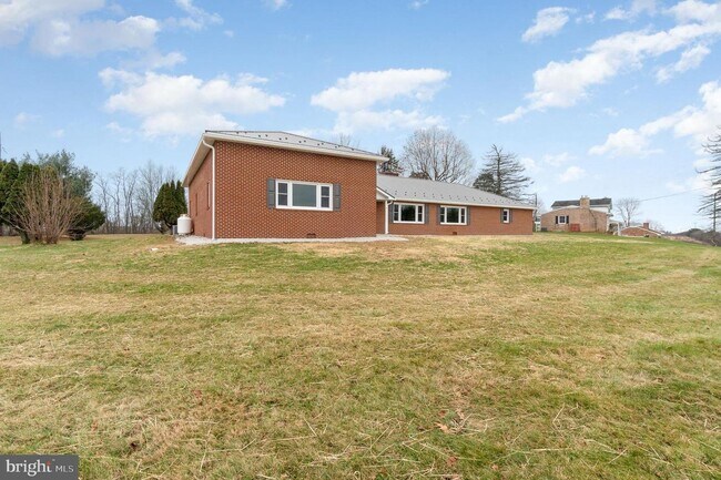 Building Photo - Country View 3 bedroom home