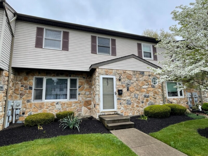 Foto principal - 562 E Linden St