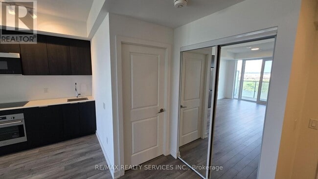 Building Photo - 15 Skyridge Dr