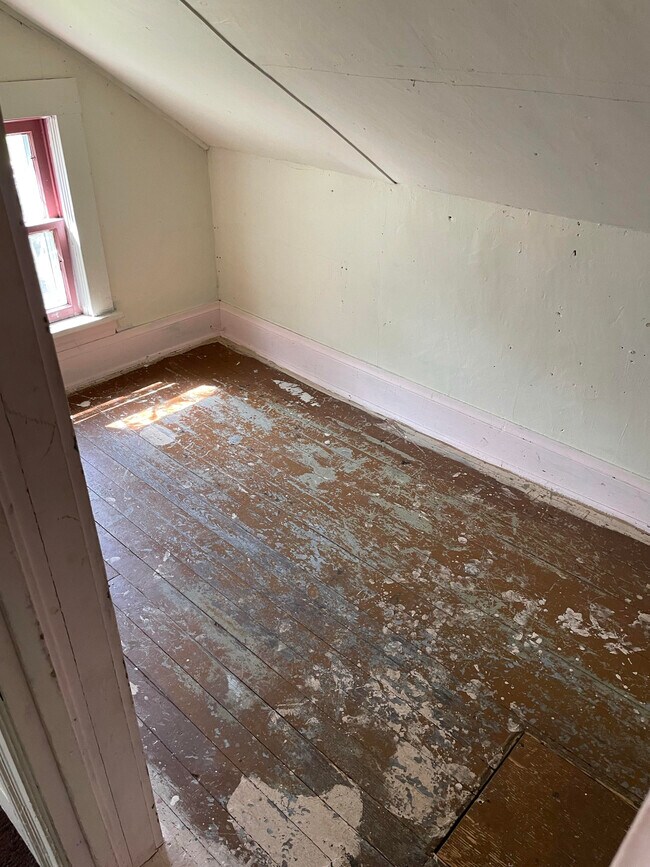 Building Photo - 309 14th Ave W