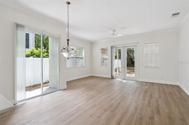 Foto del edificio - 2704 E Central Blvd