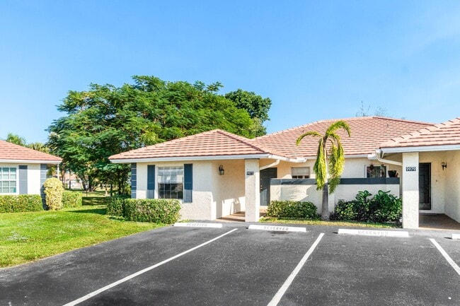 Foto del edificio - 9977 Three Lakes Cir