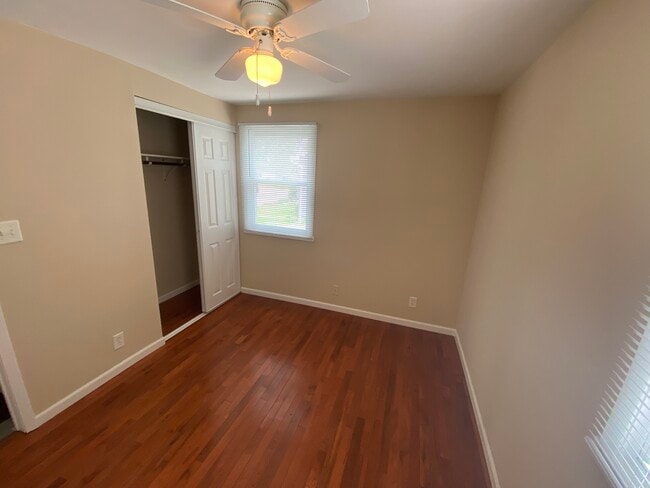 Building Photo - 128 Amarillo Dr
