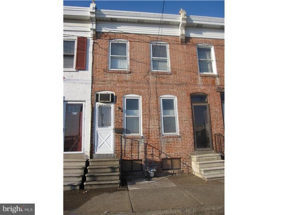 Primary Photo - 2 bedroom townhouse for rent
