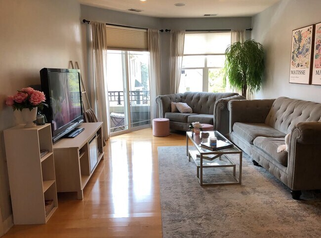 Foto del edificio - 1619 N Farwell Ave