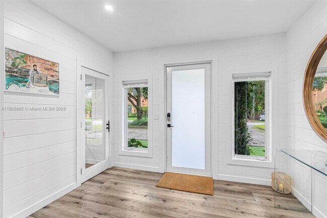 Building Photo - 6830 SW 69th Ave