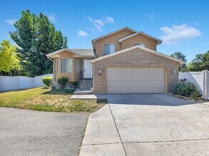 Building Photo - 12 W Stauffer Ln