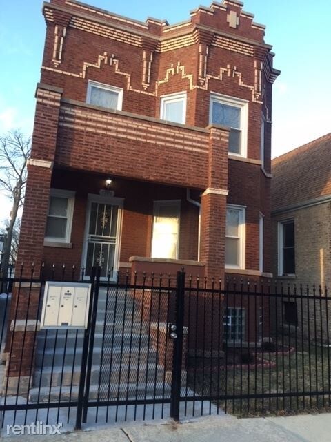 Primary Photo - 4906 W Iowa St