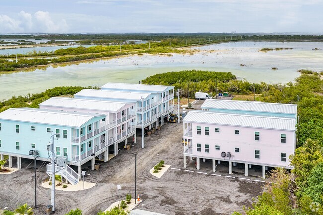 Building Photo - Coco Palms