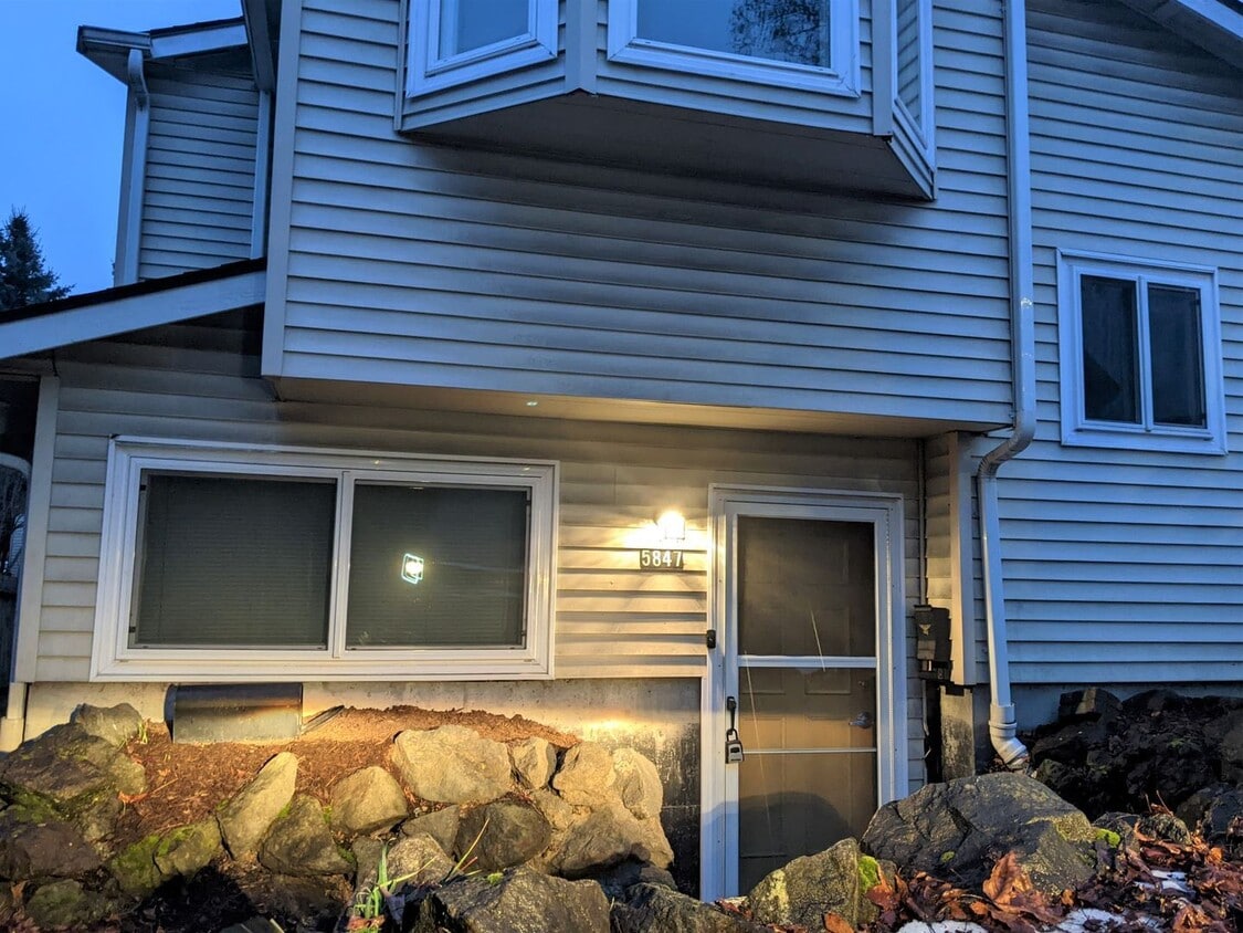 Primary Photo - 2 br, 1.5 bath House - 5847 16th Ave S