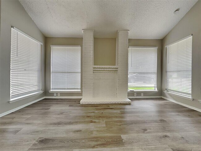 Building Photo - 23318 Pebworth Pl