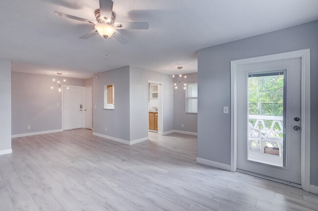 Building Photo - 2591 NE 55th Ct