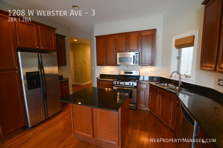 Building Photo - 2bed/2bath on a great Block of Lincoln Par...