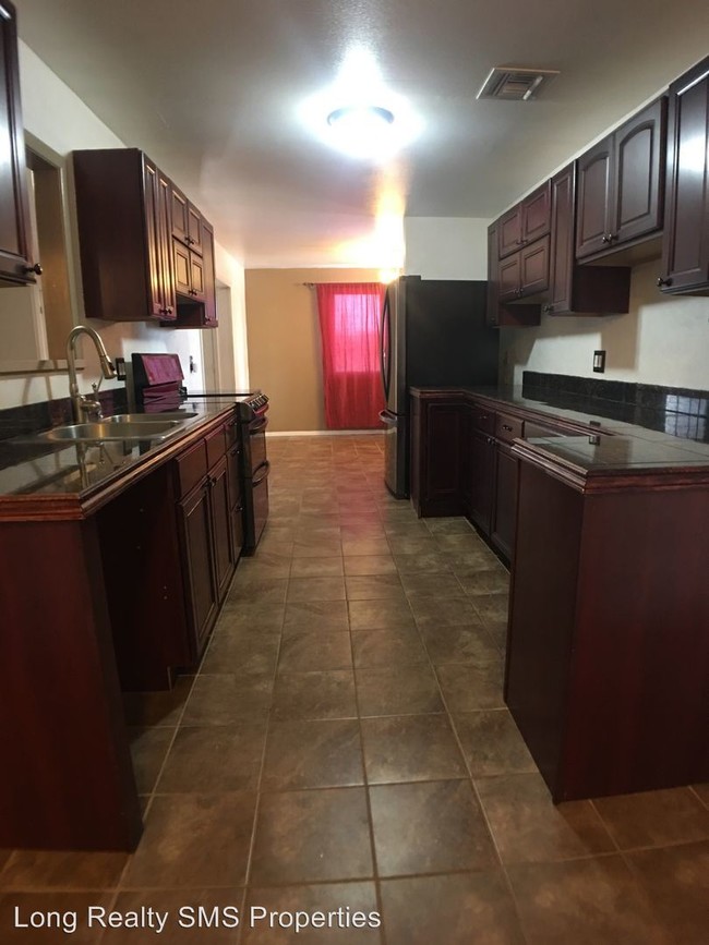 Building Photo - 4 br, 2 bath House - 2567 N Calle Segundo