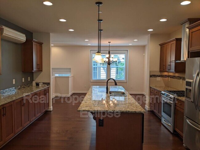 Foto del edificio - 1320 Chelsea Walk NE