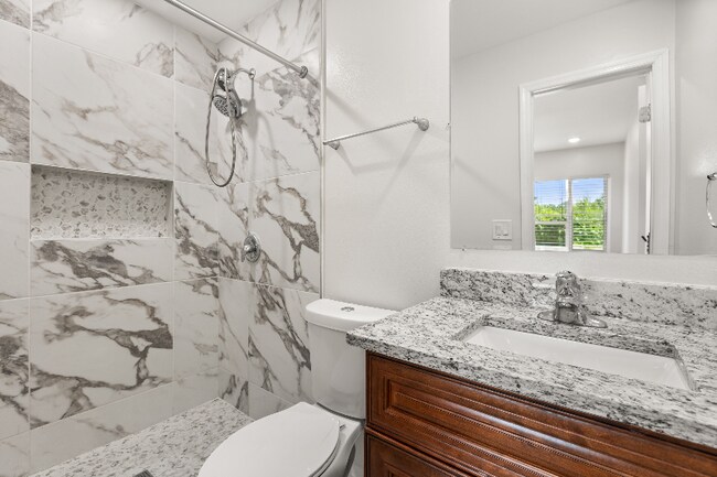 Foto del edificio - 1325 Cloverlawn Ave