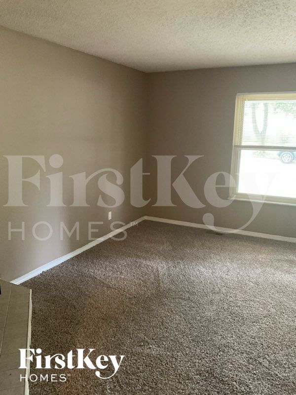 Building Photo - 2112 Farthing Ct