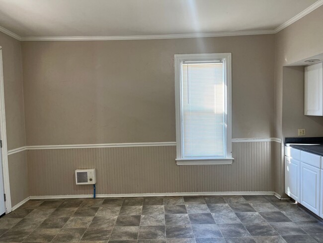 Building Photo - 511 W Franklin St