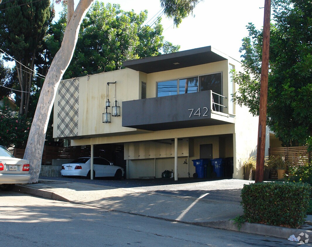 Building Photo - 742 Maltman Ave