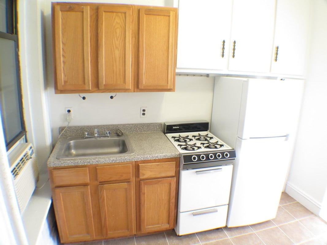 Kitchen - 223 E 82nd St
